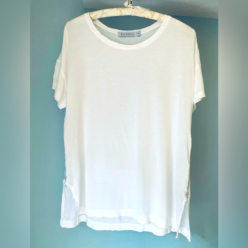Allfenix Light-Weight White Capped Sleeve Top - Sz M